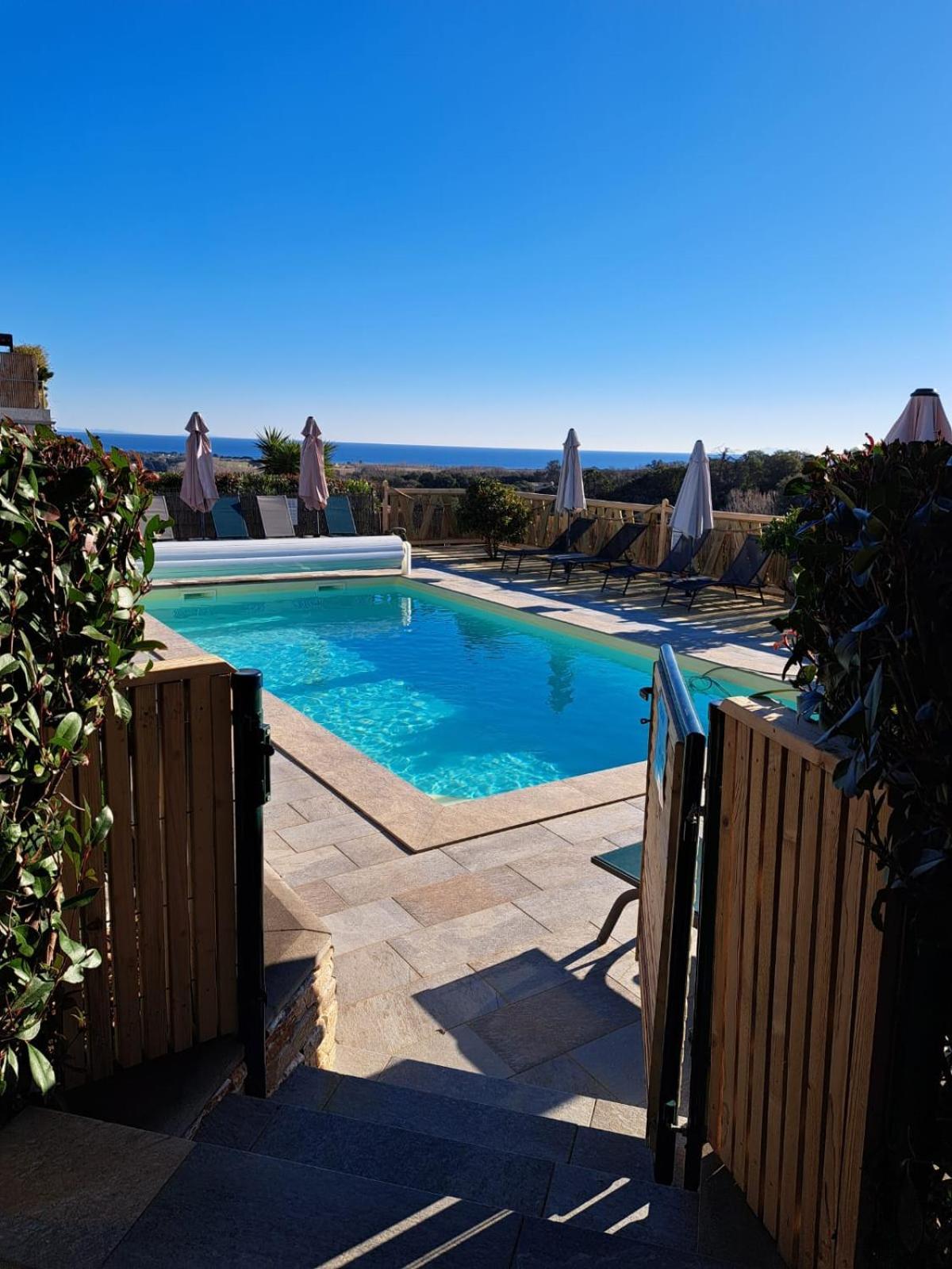 Cote Et Mer - Appartement Haut Standing Dans Villa Avec Piscine Et Vue Mer Taglio-Isolaccio Екстериор снимка