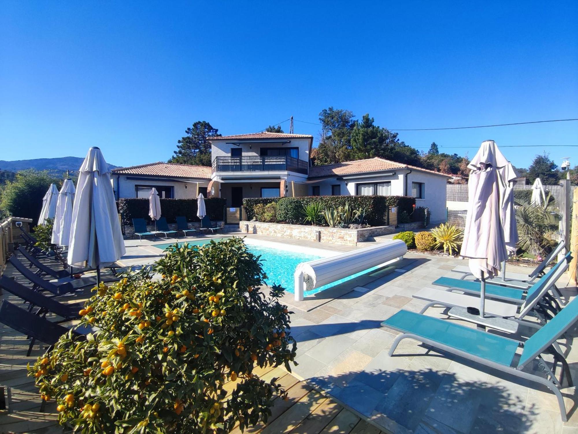 Cote Et Mer - Appartement Haut Standing Dans Villa Avec Piscine Et Vue Mer Taglio-Isolaccio Екстериор снимка